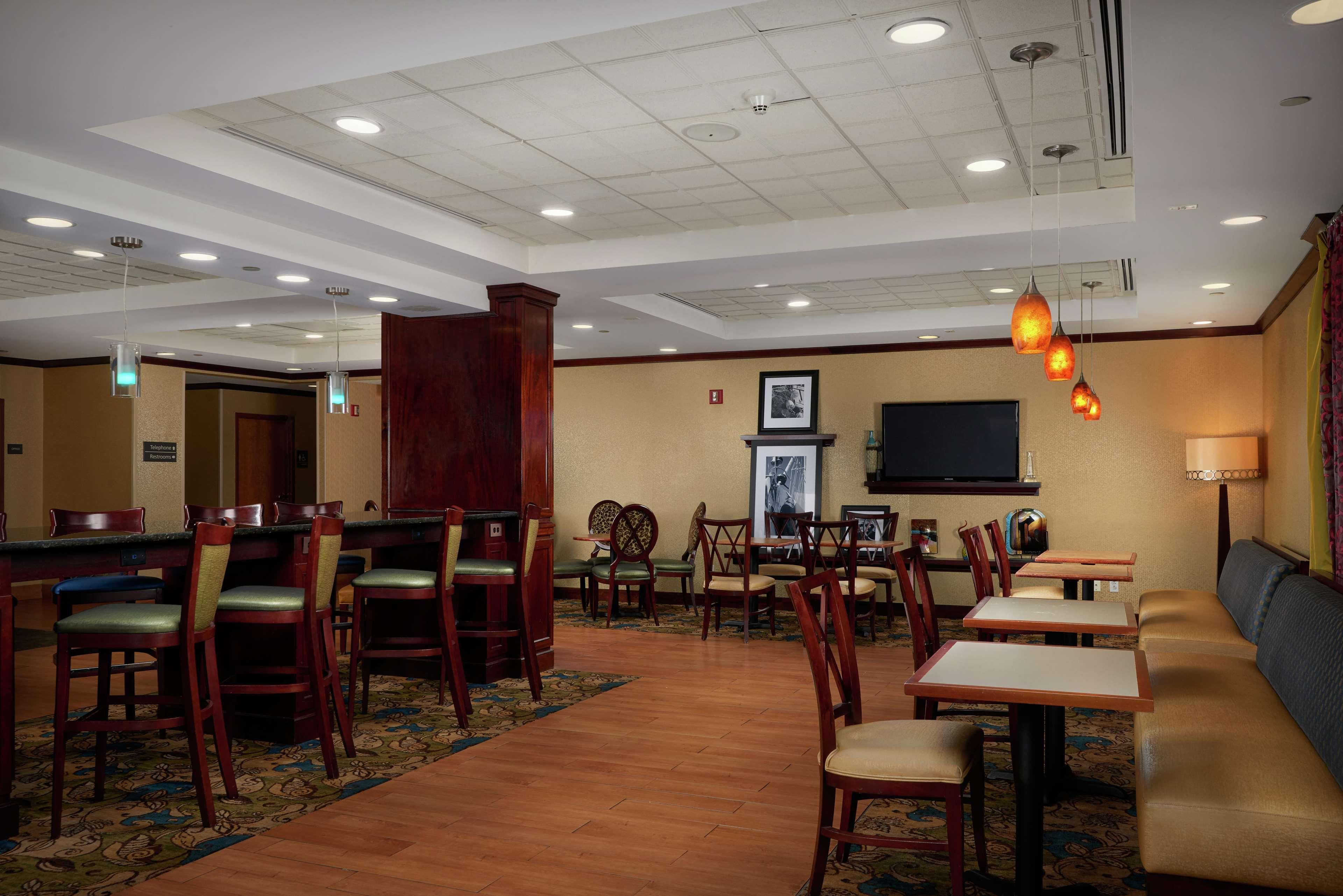 Hampton Inn Newport News-Yorktown Exterior photo